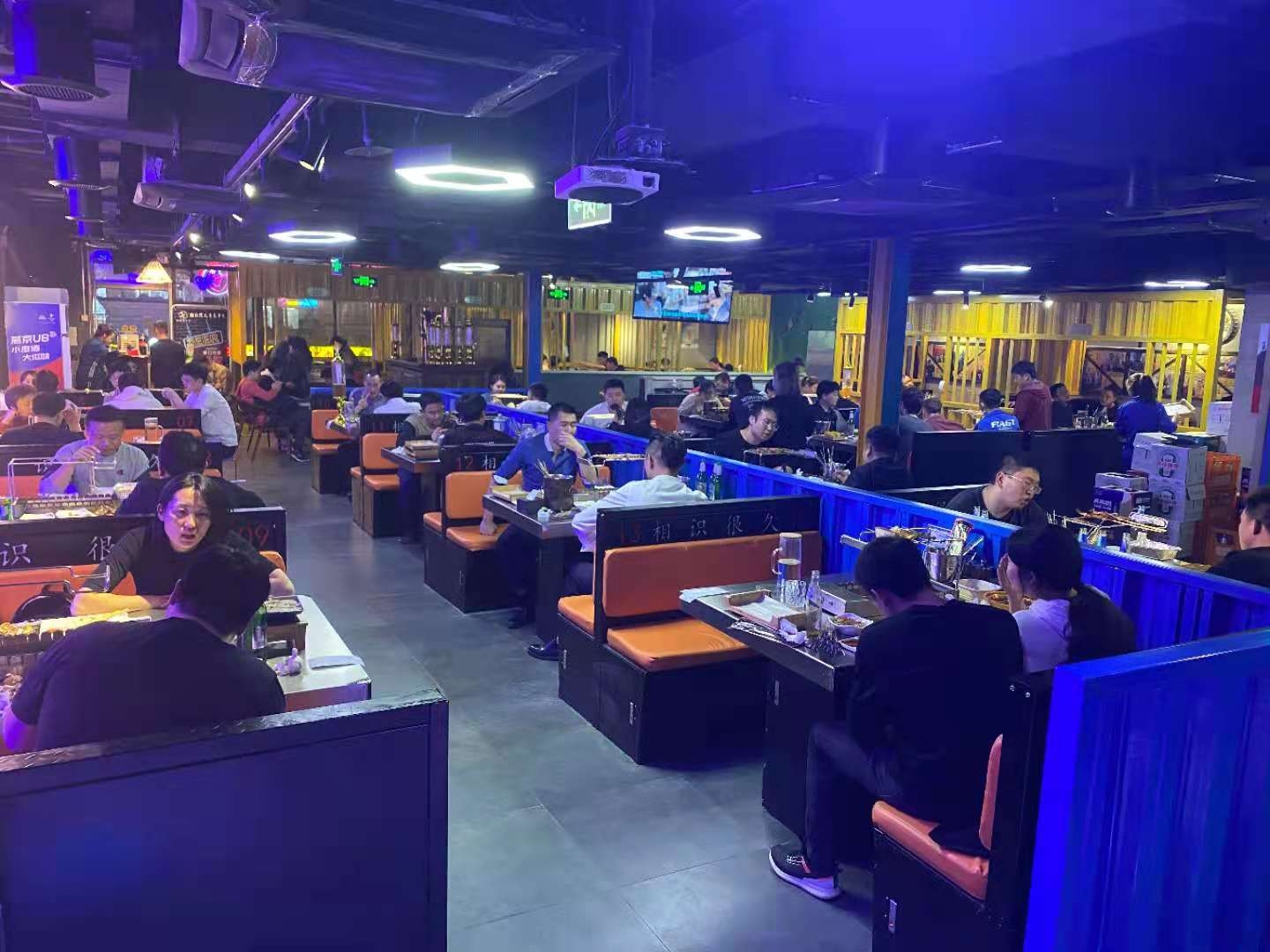 自動燒烤店內都包括什么燒烤設備 消費高嘛？